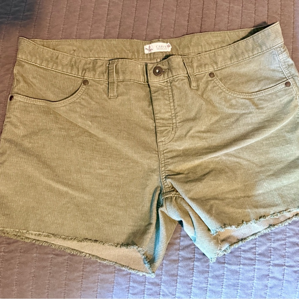 Carve Designs Oahu Olive corduroy Jean Shorts size 12